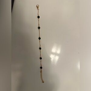 Bracelet with green emeralds